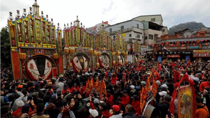 Holy Pig: Taiwan parade draws crowds and cruelty claims